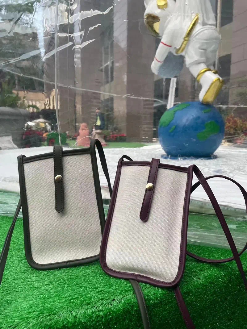 SHORTS-CELL PHONE BAG